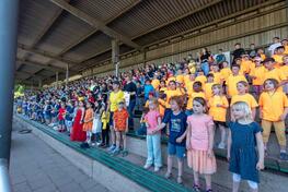 Abschlusskonzert der Musikschule Rhein-Kreis Neuss: 800 begeisterte Kinder sangen im Schlossstadion