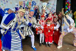 Jecken übernehmen das Rathaus – Traditionelle Schlüsselübergabe in Grevenbroich