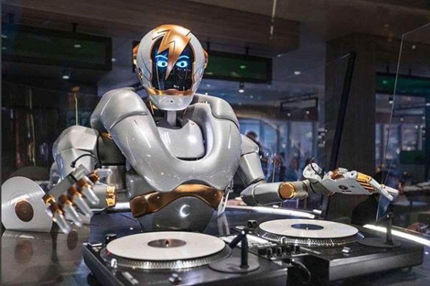 Ein Roboter-DJ geht auf Kreuzfahrt