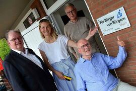 Für Bürger von Bürgern  - Einweihung des barrierefreien WCs auf der Ludwig-Wolker-Sportanlage in Neuss