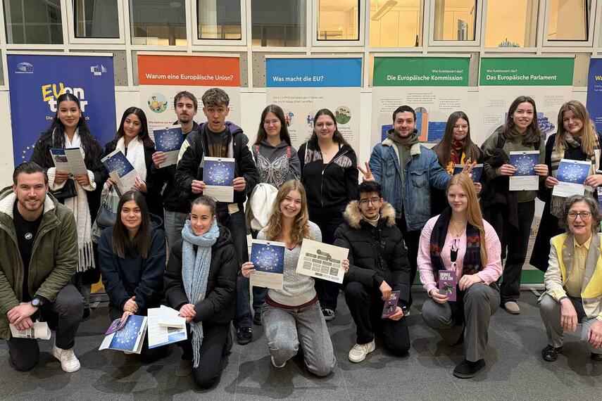 „EU on tour“: Kurs der Gesamtschule an der Erft besuchte Europa-Ausstellung