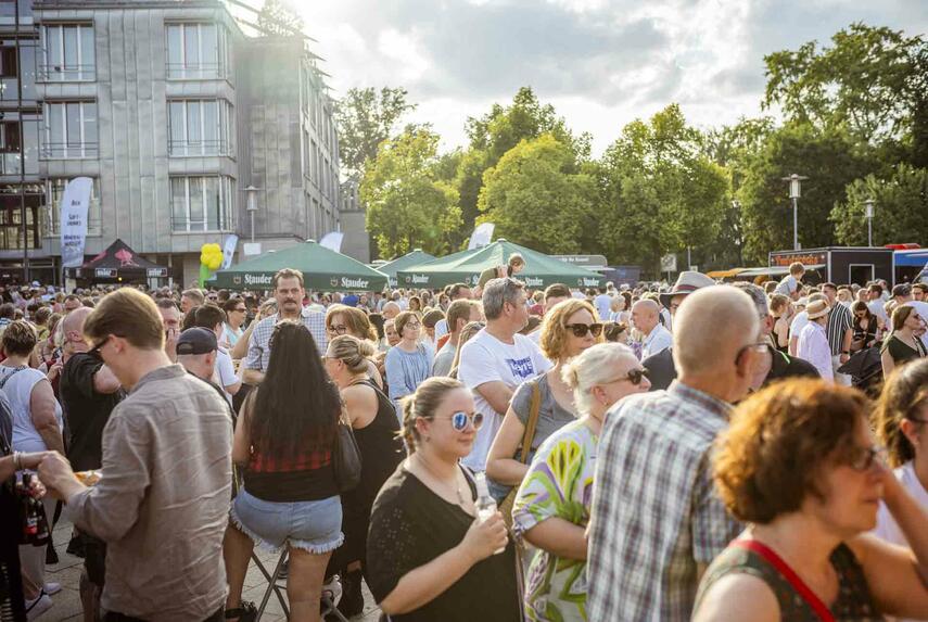 KAARST KÖSTLICH fand zum ersten Mal auf dem Neumarkt statt