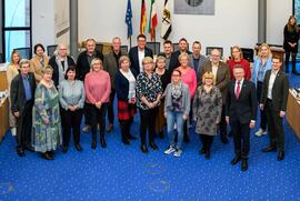 Seit 25 und 40 Jahren beim Rhein-Kreis Neuss: Landrat H.J. Petrauschke ehrte Jubilare
