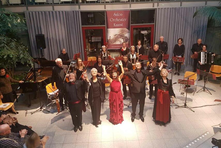 Salon-Orchester feiert mit „Miss Marple“ Jubiläum