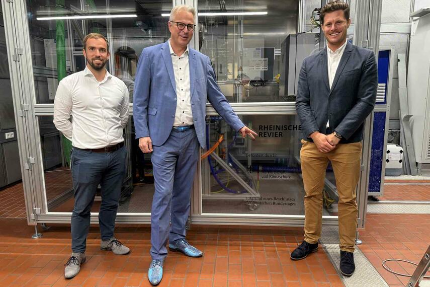 H2.MODUS: Kreisdirektor Brügge besucht Förderprojekt bei Pierburg in Neuss