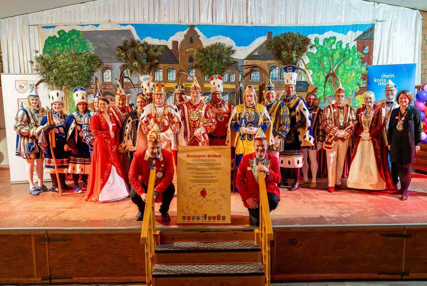 „Dormagener Gelöbnis“ unterzeichnet – Tollitäten voller Freude auf die weitere Session