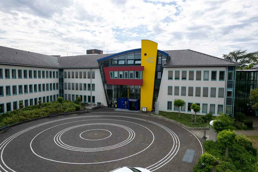 „Vielfalt braucht Mut“: Fachtag gegen Antisemitismus, Rassismus und Diskriminierung im Rhein-Kreis Neuss