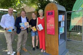 Literatur to go in Evinghoven: Westenergie Bücherschrank lädt zum Tauschen und Schmökern ein