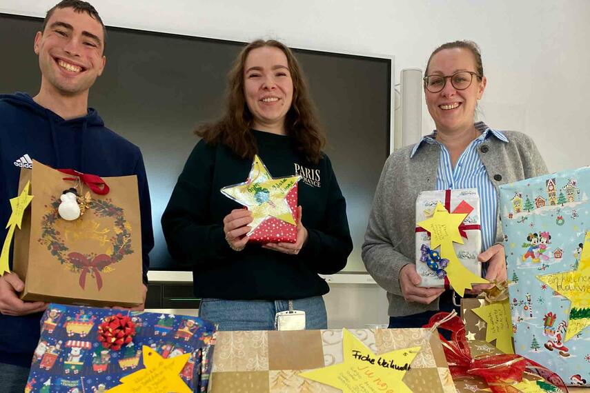 Kleine Sternschnuppen erfüllen Kinderwünsche - 23 Päckchen für Kinder und Jugendliche in Kaarst überreicht