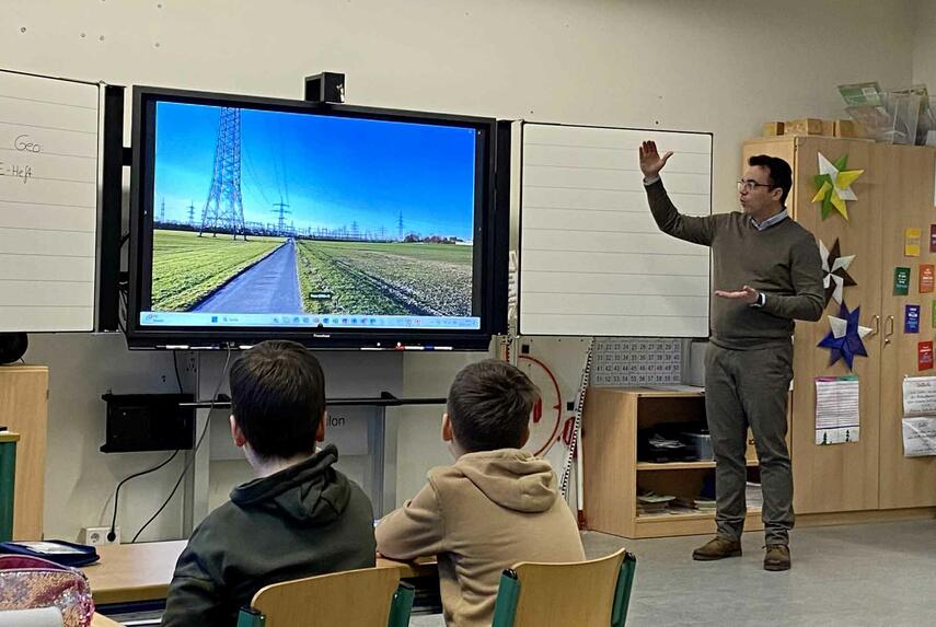 Wie kommt der Strom ins Haus? - Energiebotschafter besucht Henri-Dunant-Schule